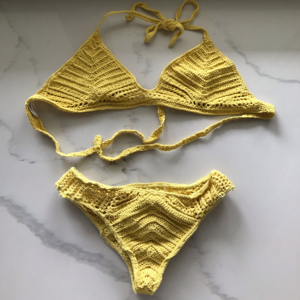 Andi Bagus bathing suit!